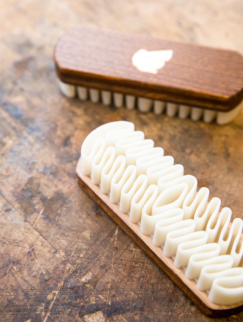Suede & Nubuck Shoe care : Rubber Crepe Brush