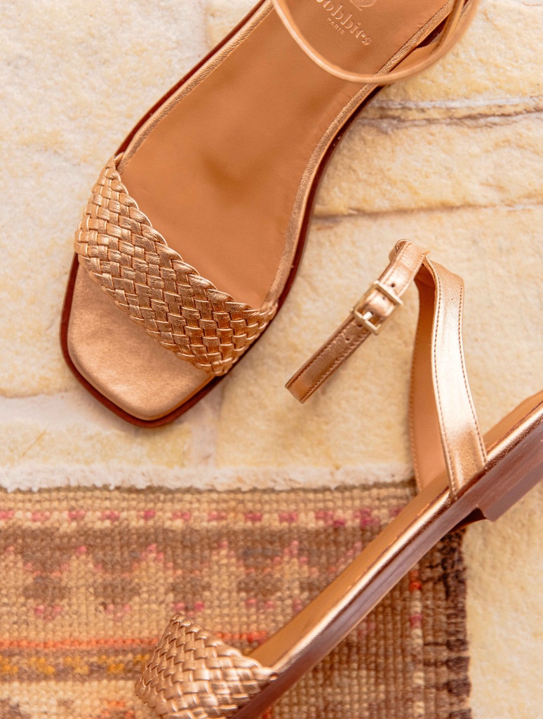 Flat Sandals : Suzanne - Antique Gold
