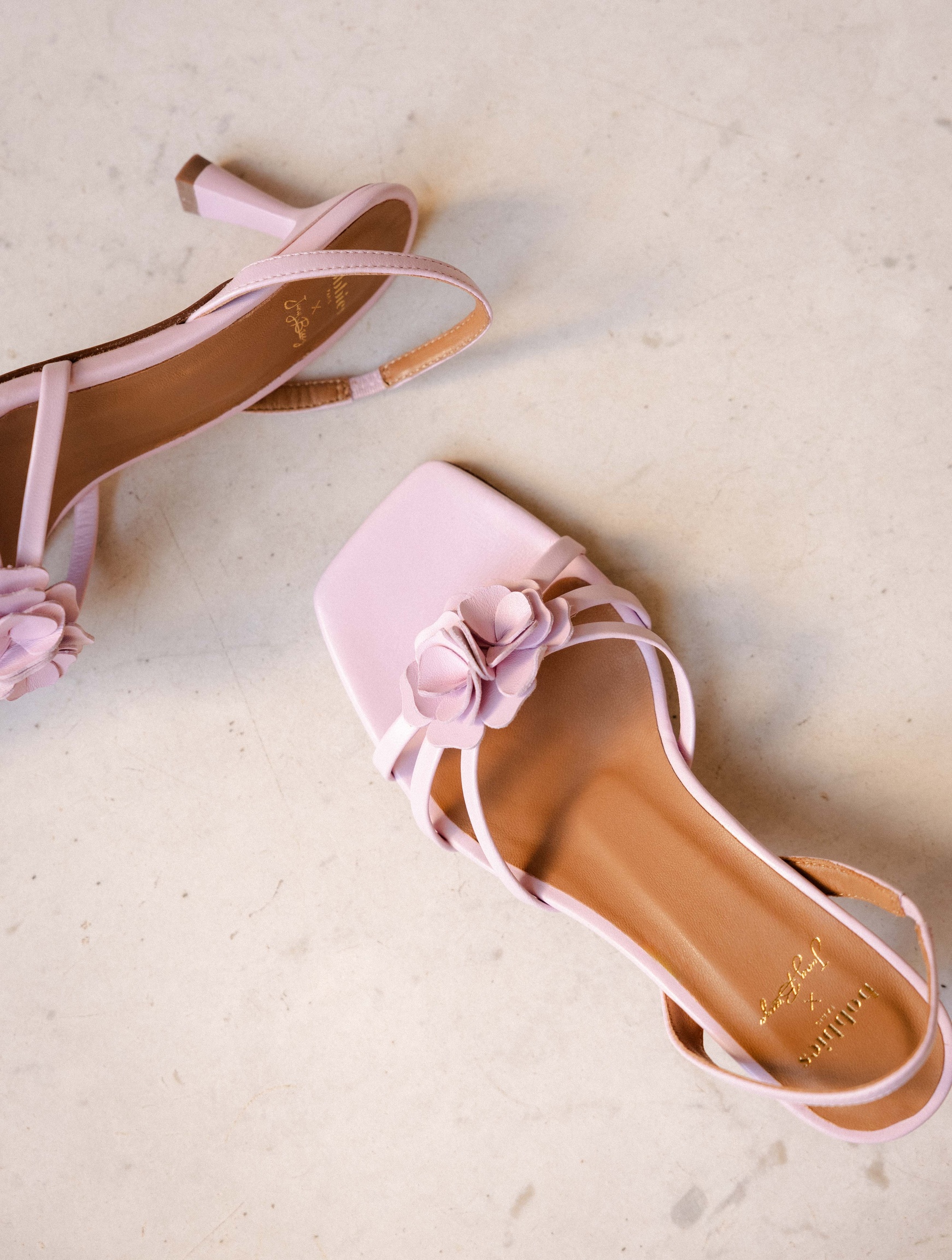 Nozze Juny Pink - Heeled sandals with pink leather flower on front of foot  - Juny Breeze x Bobbies collaboration