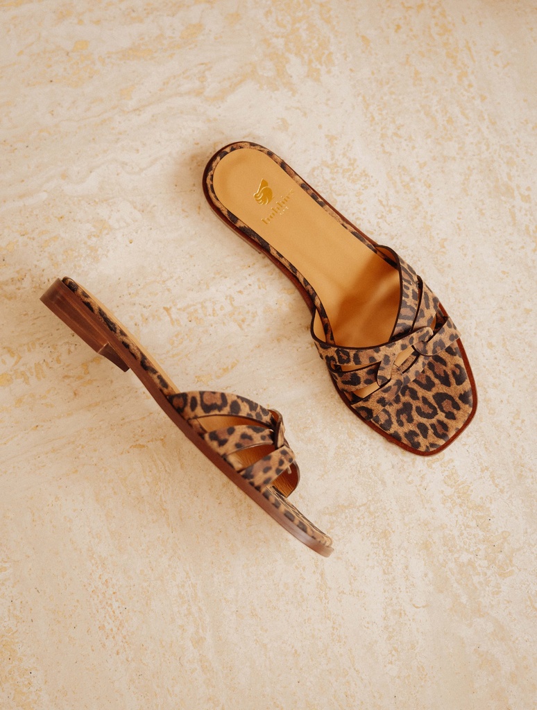 Flat Sandals : Thaïs - Leopard