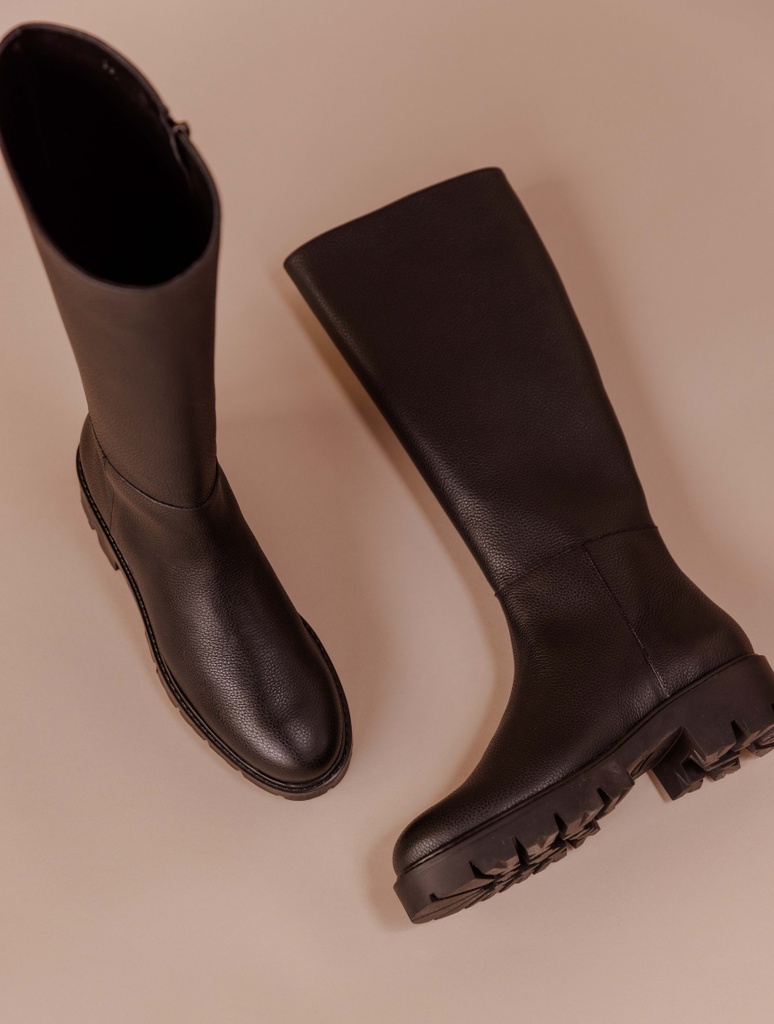 Botas & Musleras : Kaori - Caviar