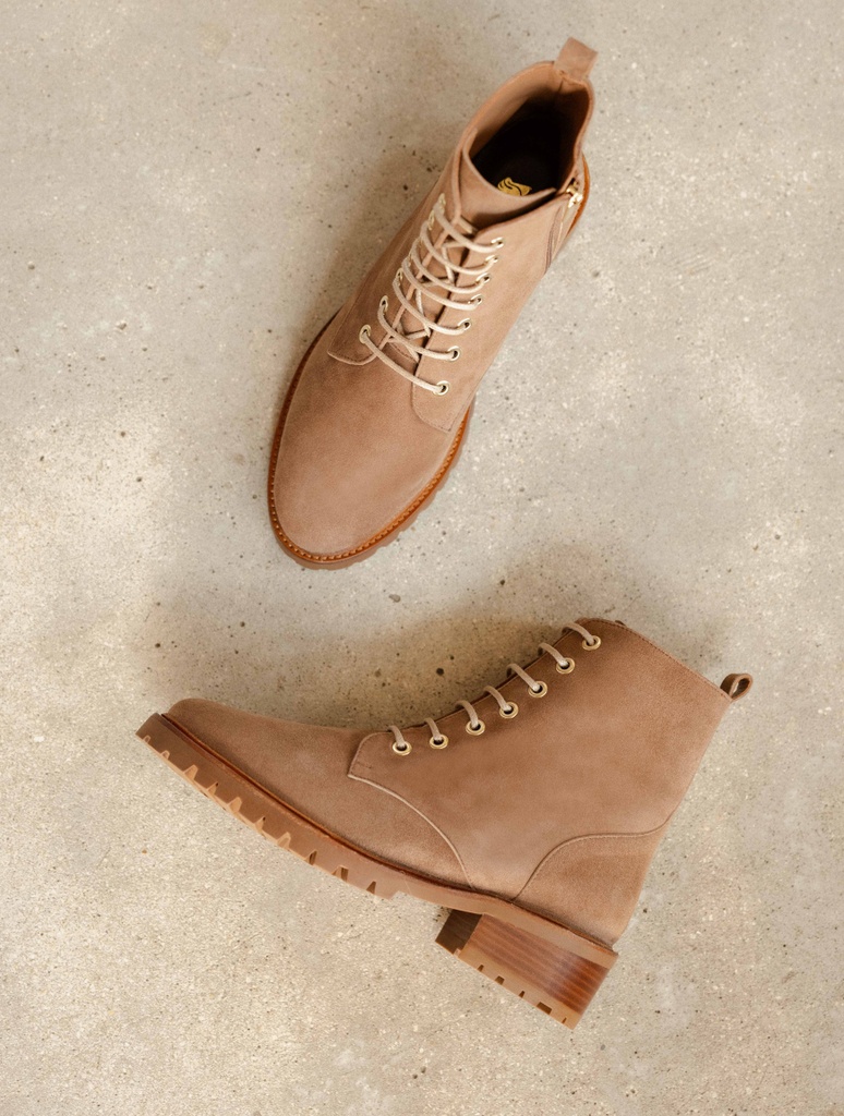 Flat Boots : Lara - Wild Land