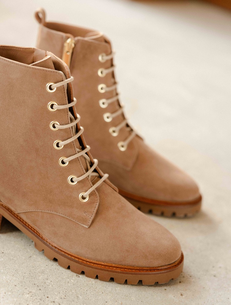 Flat Boots : Lara - Wild Land