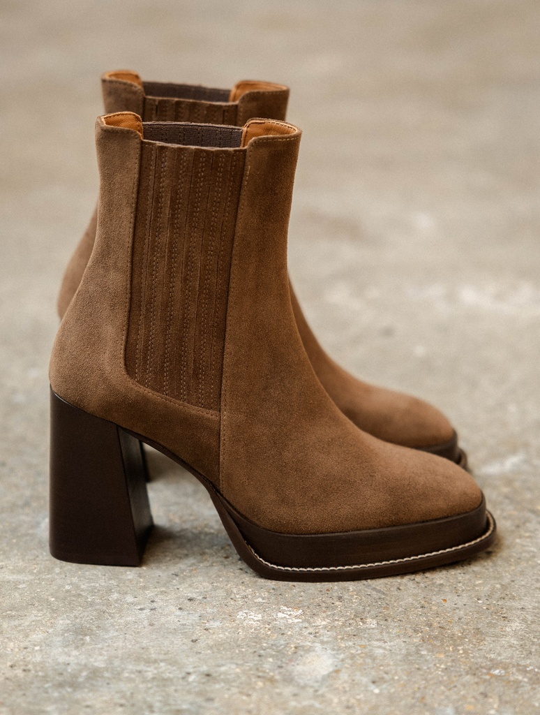 Heeled Boots : Deva - Khaki Brown