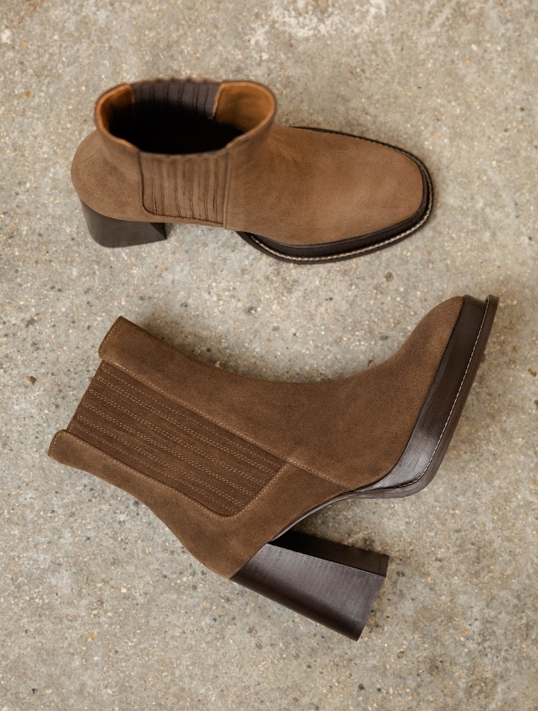 Heeled Boots : Deva - Khaki Brown