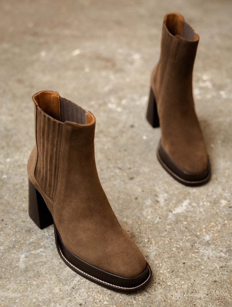 Heeled Boots : Deva - Khaki Brown